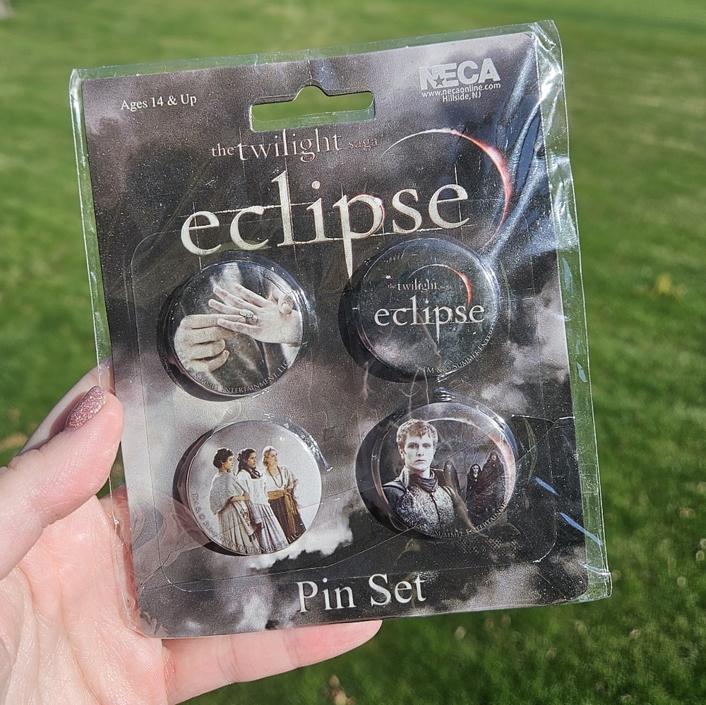 NECA The Twilight Saga Eclipse 4 piece pin set NWT